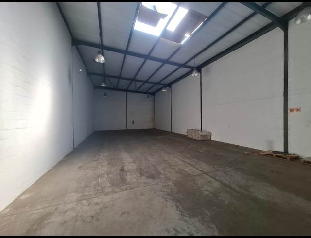 338M² WAREHOUSE TO LET IN STIKLAND INDUSTRIAL