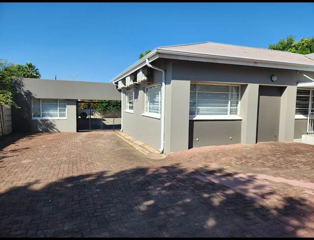 228M² OFFICE TO LET IN DAN PIENAAR