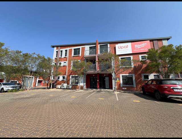 607M² WAREHOUSE TO LET IN HENNOPSPARK INDUSTRIAL
