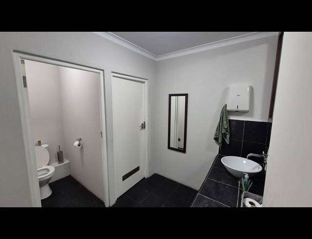 145M² OFFICE TO LET IN WESTLAKE