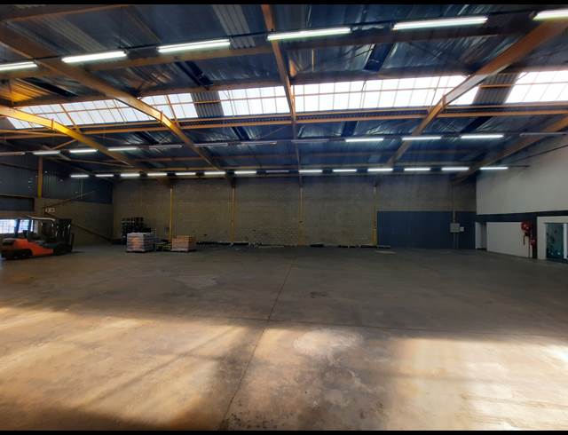 986M² WAREHOUSE TO LET IN ROBERTVILLE