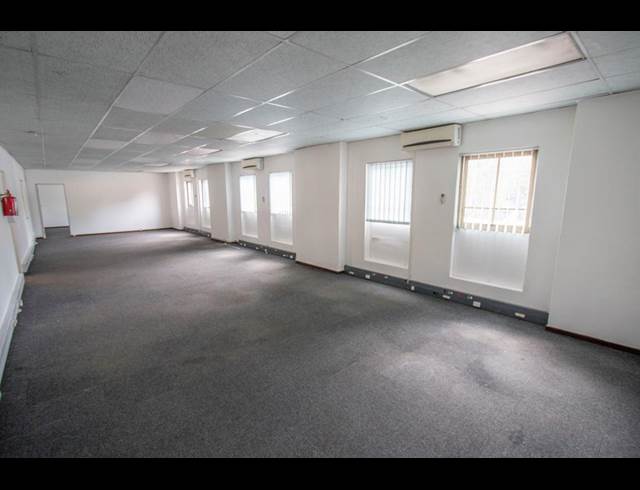 836M² WAREHOUSE TO LET IN OLIVEDALE