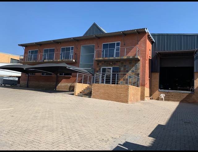 1,050M² WAREHOUSE TO LET IN NORTH RIDING