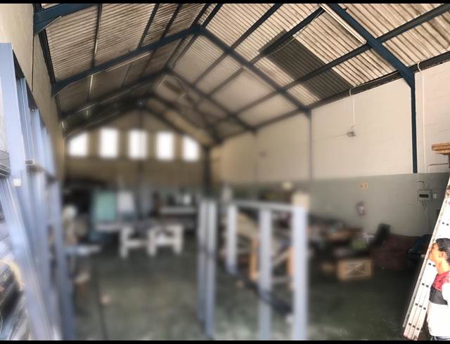 255M² BUILDING TO LET IN PAARDEN EILAND
