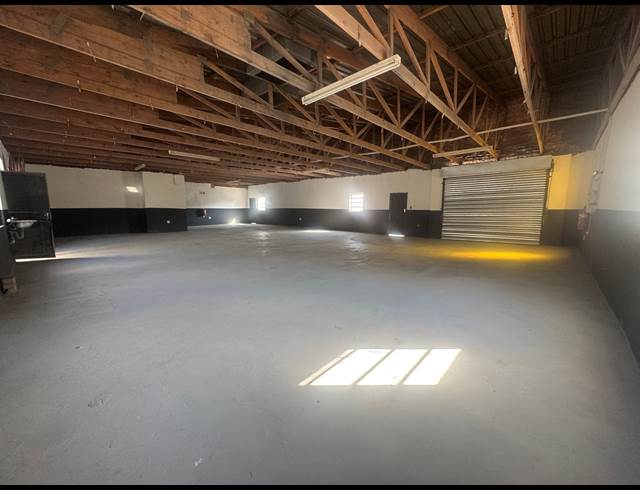 242M² WAREHOUSE TO LET IN WYNBERG