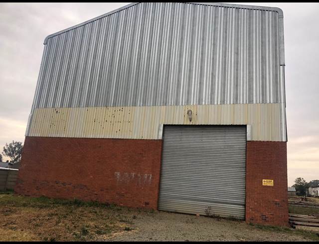 1,000M² WAREHOUSE TO LET IN VULCANIA