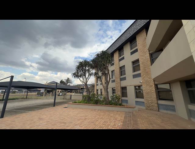 2,500M² OFFICE TO LET IN MEADOWDALE