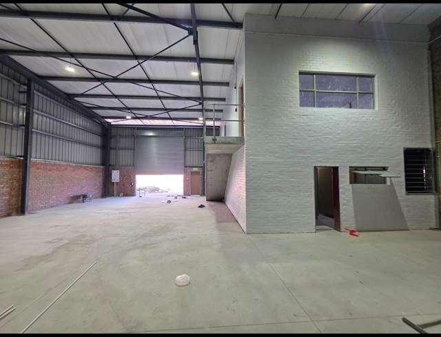 1,350M² WAREHOUSE TO LET IN FIRGROVE INDUSTRIAL ESTATE