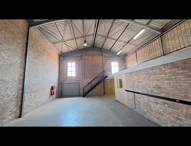 188M² WAREHOUSE TO LET IN HONEYDEW
