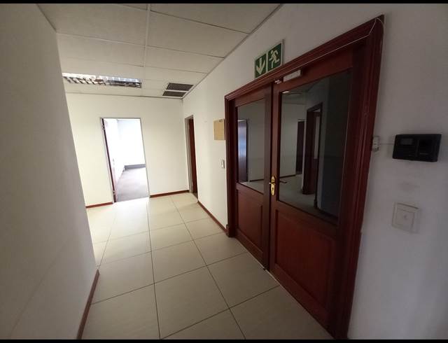 206M² OFFICE TO LET IN BRYANSTON