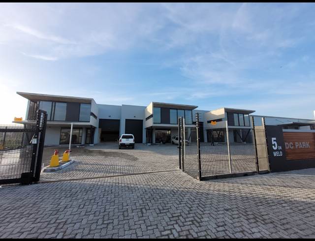 780M² WAREHOUSE TO LET IN STIKLAND INDUSTRIAL