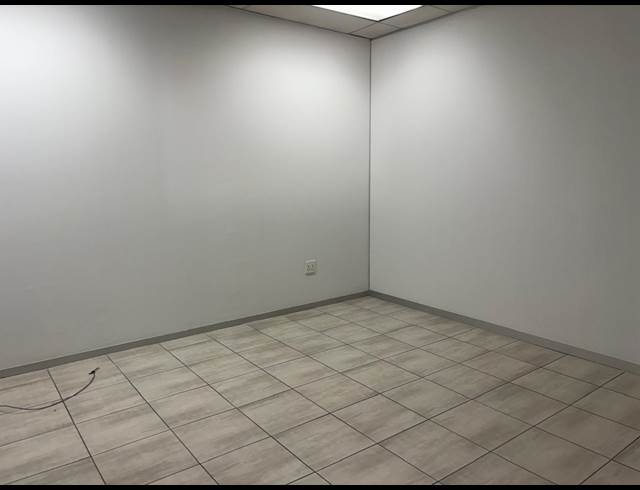 88M² RETAIL TO LET IN CORLETT GARDENS