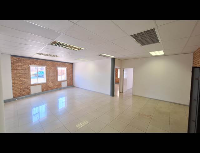 2,700M² FACTORY TO LET IN STORMILL