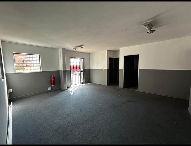 294M² WAREHOUSE TO LET IN EASTGATE