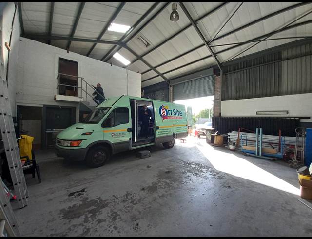 203M² FACTORY TO LET IN STIKLAND INDUSTRIAL