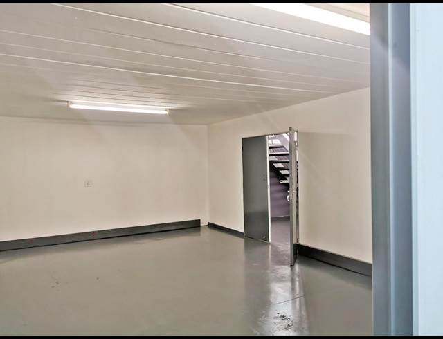1,849M² WAREHOUSE TO LET IN HALFWAY GARDENS