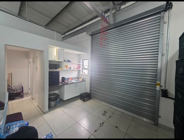 200M² WAREHOUSE TO LET IN GANTS PLAZA