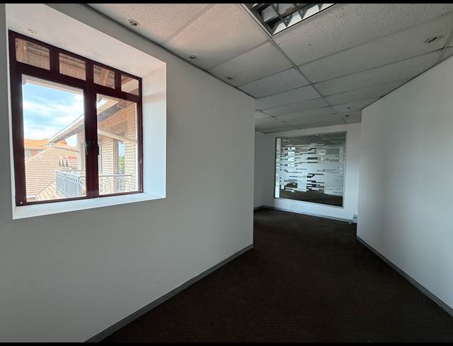 206.40M² OFFICE TO LET IN HOUGHTON ESTATE