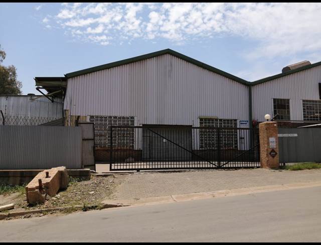 3,700M² WAREHOUSE TO LET IN PROLECON