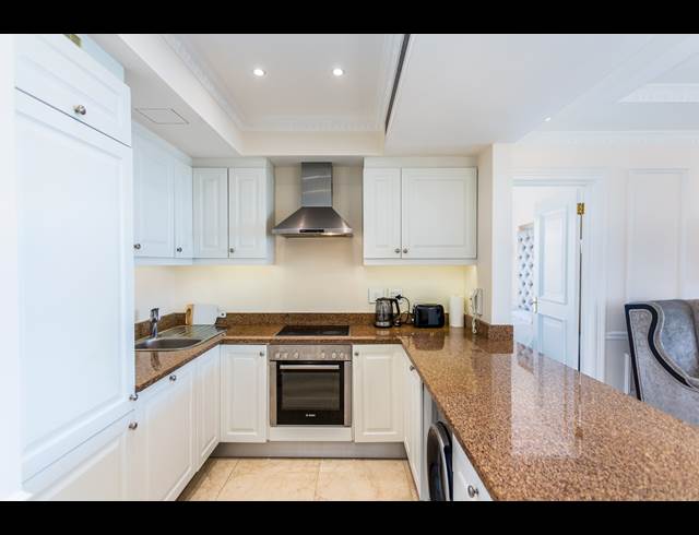 2 BEDROOM APARTMENT TO LET IN SEA POINT