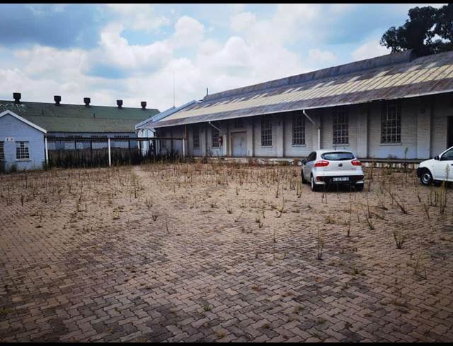 1,300M² WAREHOUSE TO LET IN FULCRUM
