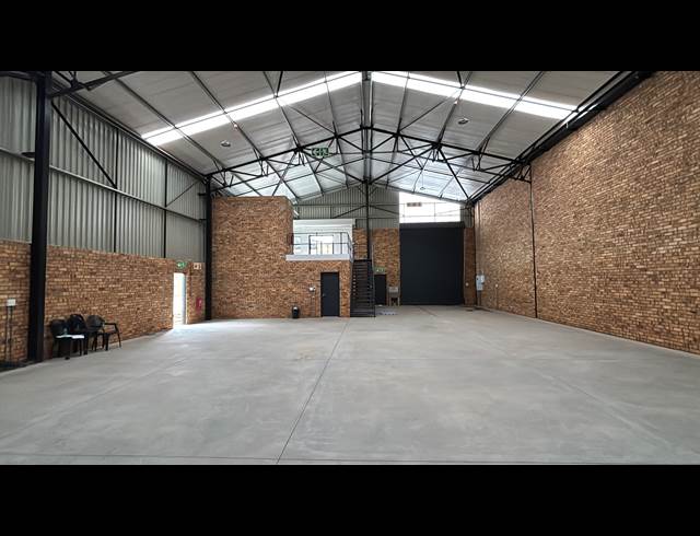 404M² WAREHOUSE TO LET IN BARTLETT