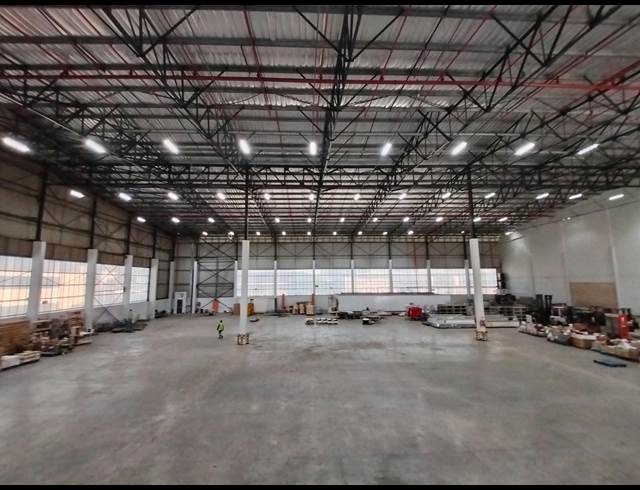 3,694M² WAREHOUSE TO LET IN CORNUBIA