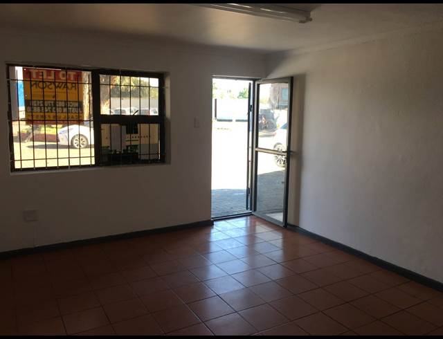 304M² FACTORY TO LET IN STIKLAND INDUSTRIAL