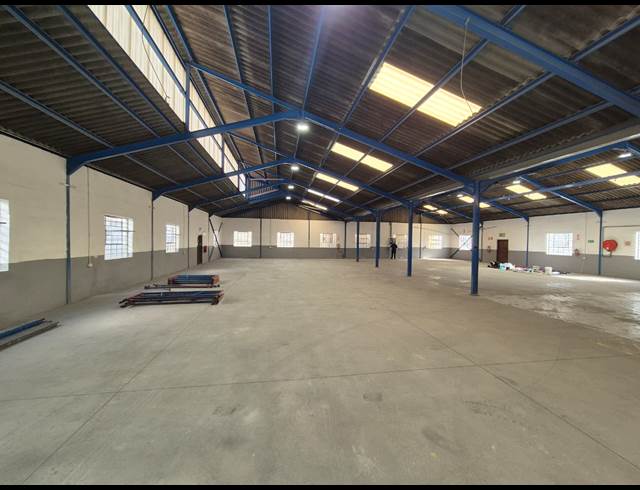 1,205M² WAREHOUSE TO LET IN BEACONVALE