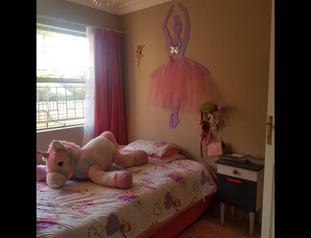 2 bed property to rent in LANGENHOVEN PARK