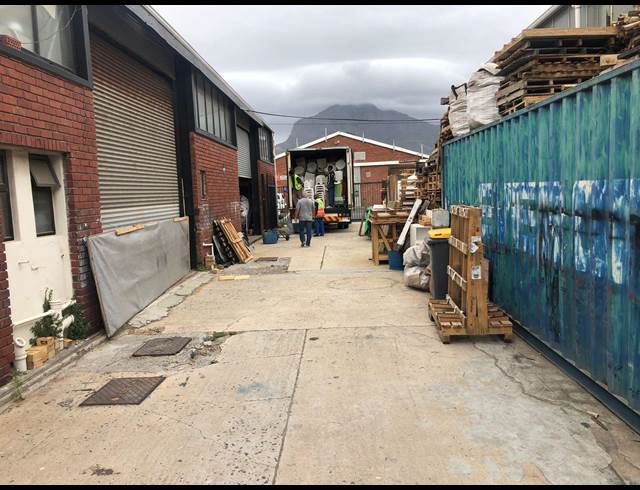 600M² WAREHOUSE TO LET IN PAARDEN EILAND