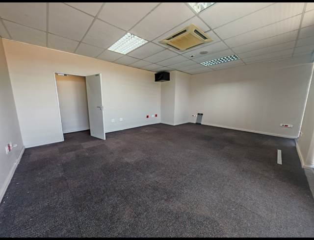 132M² OFFICE TO LET IN MEYERSDAL