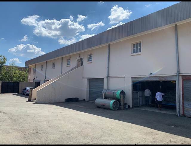 1,550M² WAREHOUSE TO LET IN EASTLEIGH