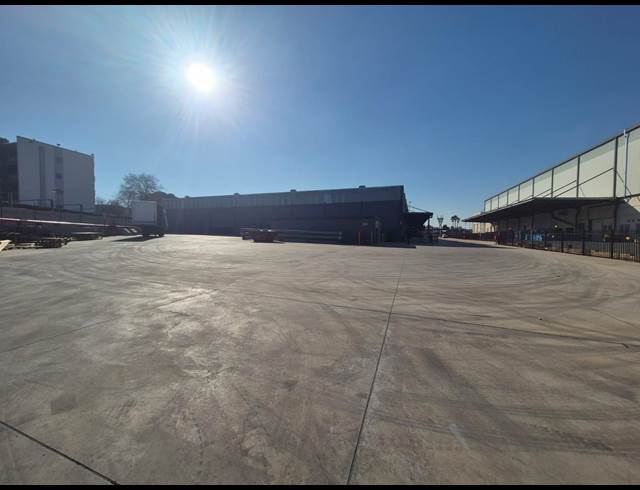 7,772M² WAREHOUSE TO LET IN ISANDO