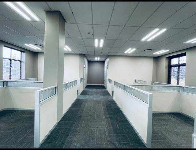508M² OFFICE TO LET IN MAGALIESSIG