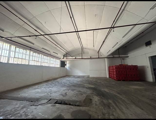 1,400M² WAREHOUSE TO LET IN INDUSTRIA WEST
