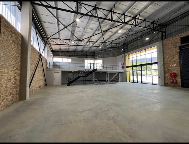445M² WAREHOUSE TO LET IN STRIJDOMPARK