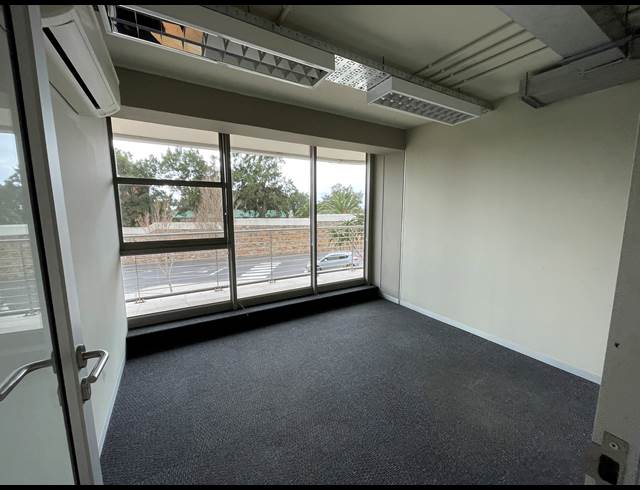 227M² OFFICE TO LET IN GARDENS