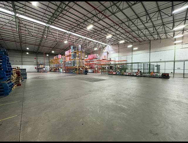 3,301M² WAREHOUSE TO LET IN NEW GERMANY