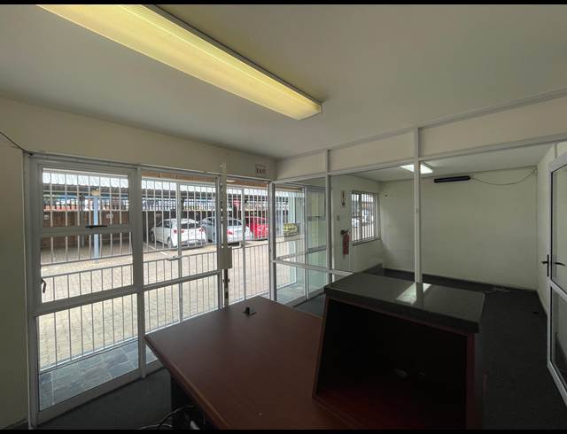 555M² WAREHOUSE TO LET IN RANDJESPARK