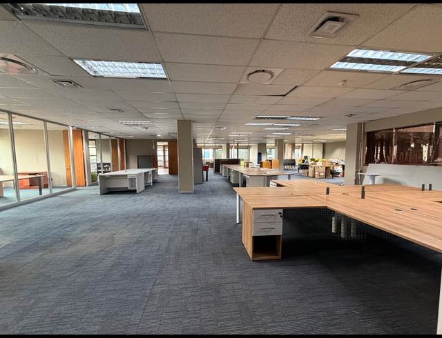 890M² OFFICE TO LET IN DE WATERKANT