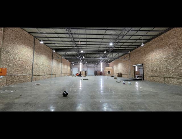 1,545M² WAREHOUSE TO LET IN LANSERIA