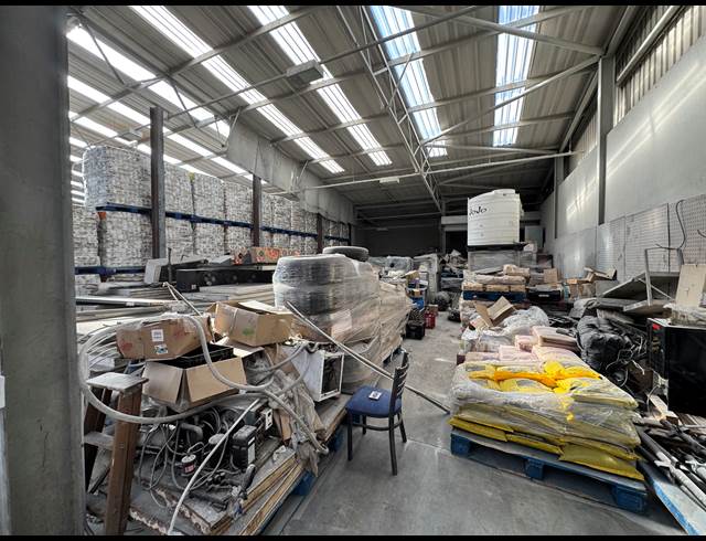 1,300M² WAREHOUSE TO LET IN INDUSTRIA WEST