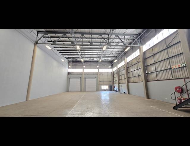 2,244M² WAREHOUSE TO LET IN LANSERIA