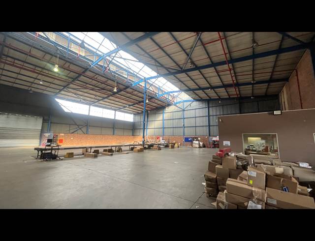 2,594M² WAREHOUSE TO LET IN SPARTAN