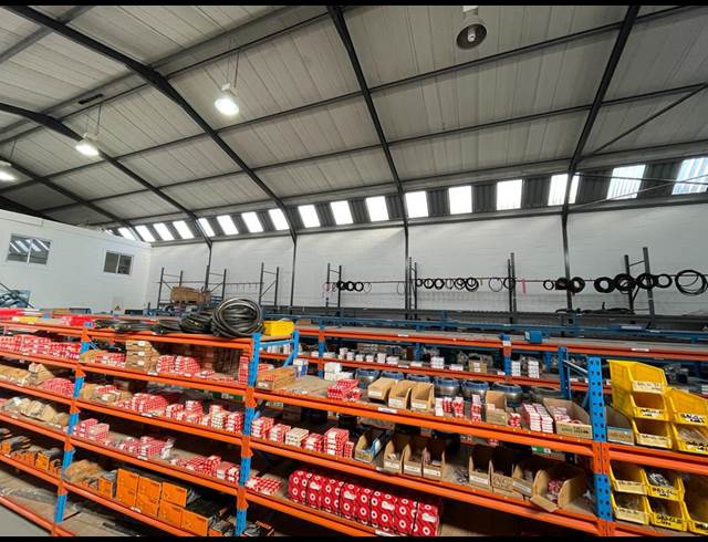 375M² WAREHOUSE TO LET IN STIKLAND INDUSTRIAL