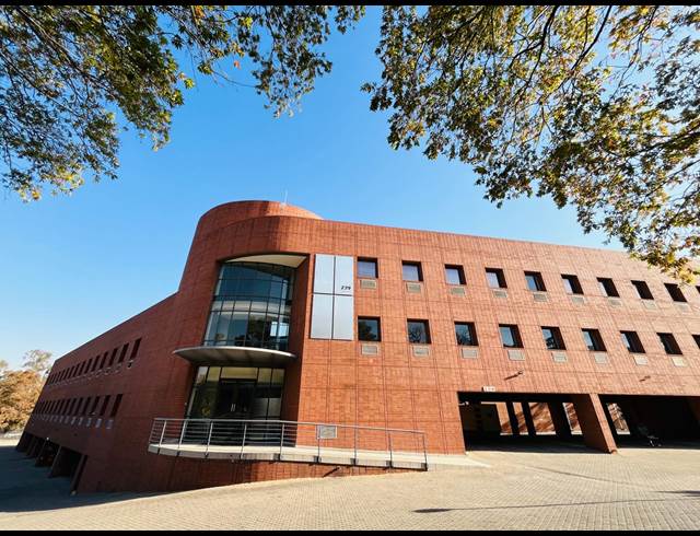 3,156M² OFFICE TO LET IN VORNA VALLEY