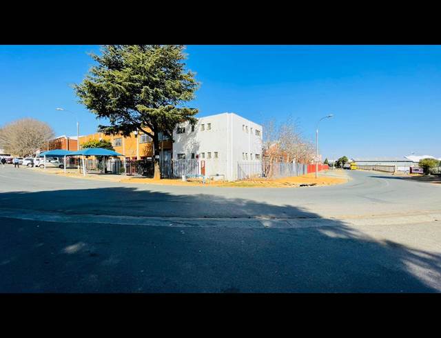 4,111M² WAREHOUSE TO LET IN LEA GLEN