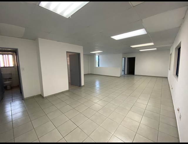 1,250M² WAREHOUSE TO LET IN KILLARNEY GARDENS