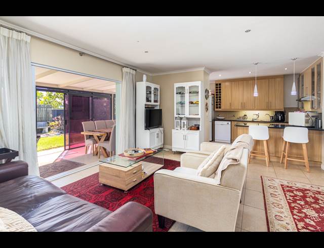 3 BEDROOM FREESTANDING TO LET IN SUNNINGDALE